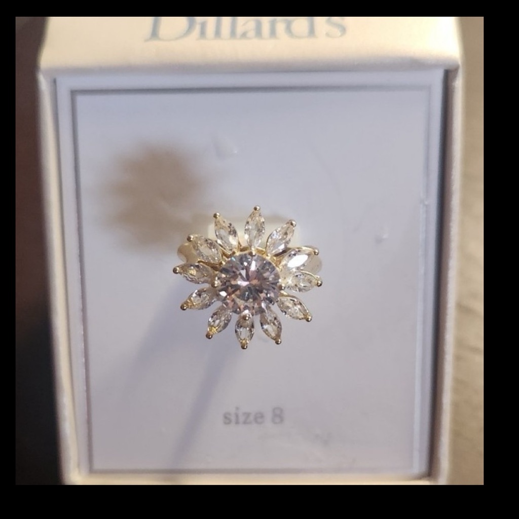 New Dillards Golden Tone Daisy Ring